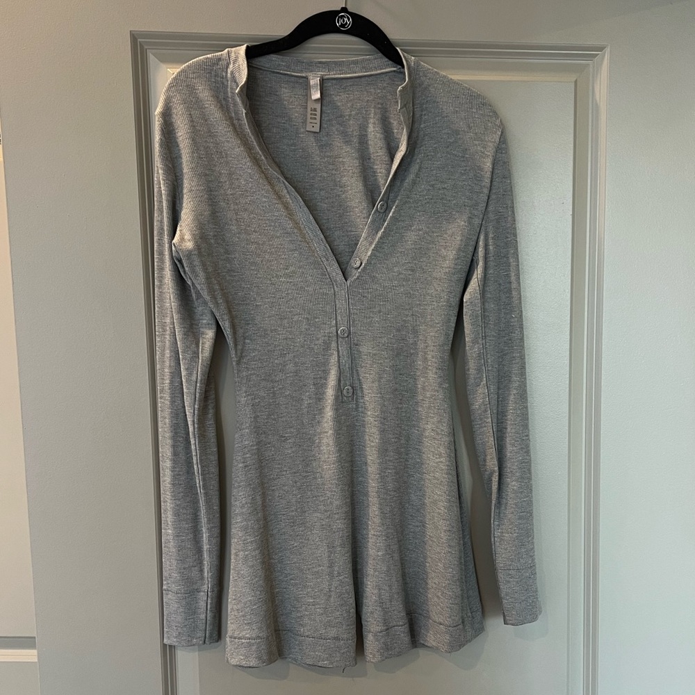 SKIMS Waffle Long Sleeve Romper. Worn once but in great condition. Size medium